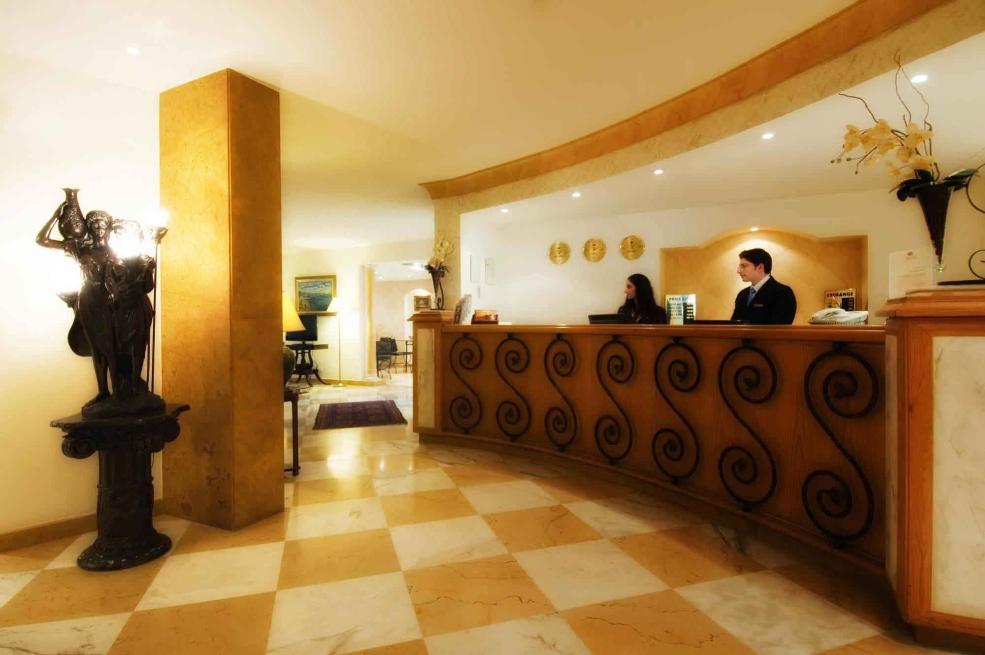 Bella Riva Hotel Beirut Esterno foto